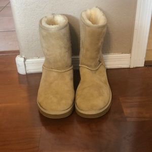 Authentic Classic Short Ugg’s sand